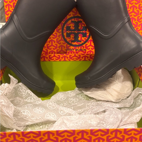 Tory Burch Navy Blue Boots with Gold Logo - Picture 3 of 10